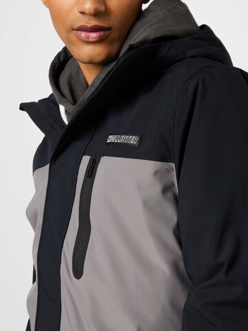 HOLLISTER Jacke in Schwarz