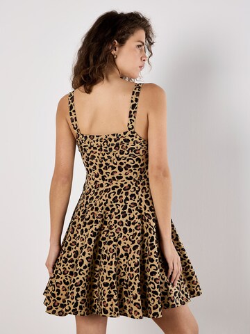 Robe ' ' Apricot en marron