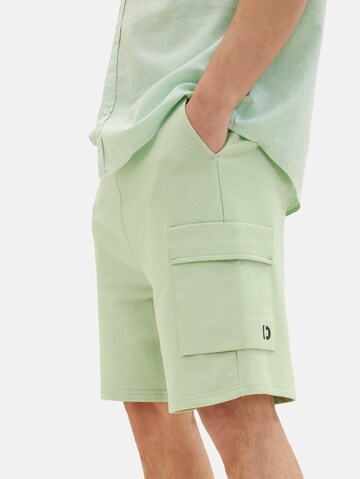 Regular Pantaloni cu buzunare de la TOM TAILOR DENIM pe verde