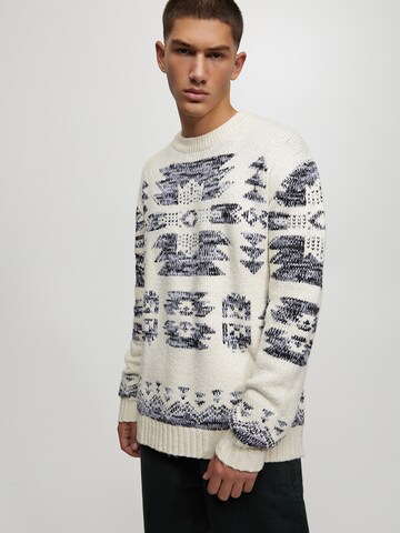 Pull&Bear Sweater in White: front