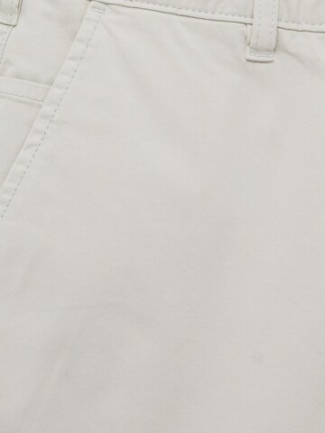Pull&Bear Regular Shorts in Weiß