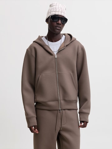 JACK & JONES Ζακέτα φούτερ 'JCOLEGACY' σε καφέ: μπροστά