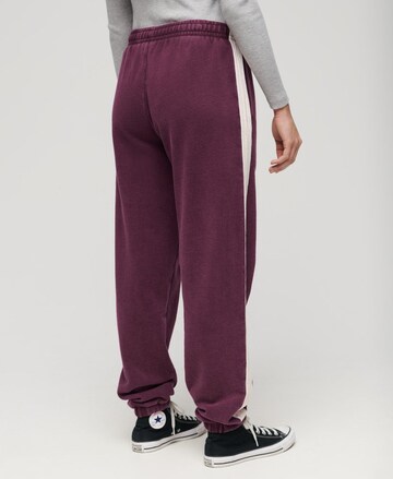 Superdry Tapered Sporthose in Lila