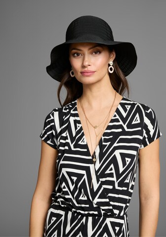 LAURA SCOTT Hat in Black: front