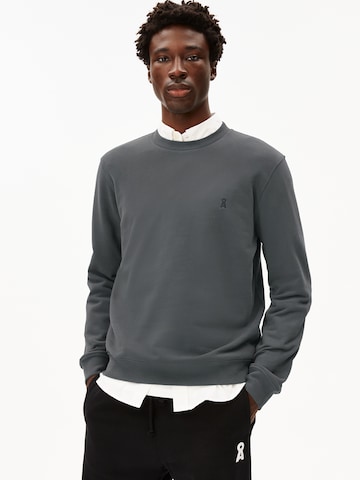 ARMEDANGELS Sweatshirt 'Baaro' in Grijs: voorkant