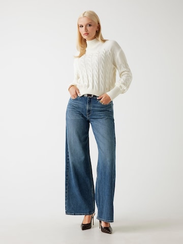 Pull-over GUESS en blanc