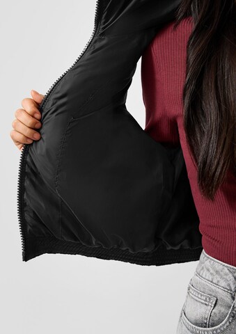 QS Weste in Schwarz: Seite