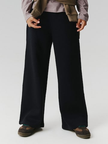 NAME IT - Pierna ancha Pantalón en negro: frente