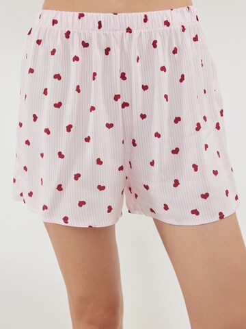 Trendyol Шорти в розово