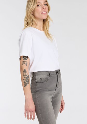 ARIZONA Flared Jeans in Grau