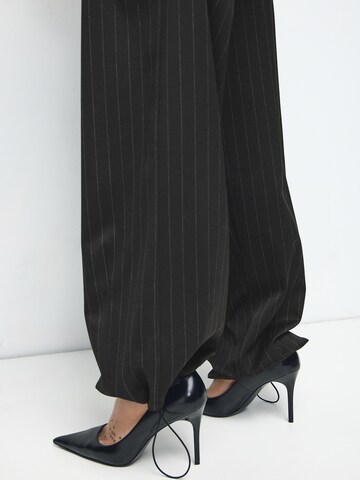 MANGO Luźne Spodnie w kolorze czarny