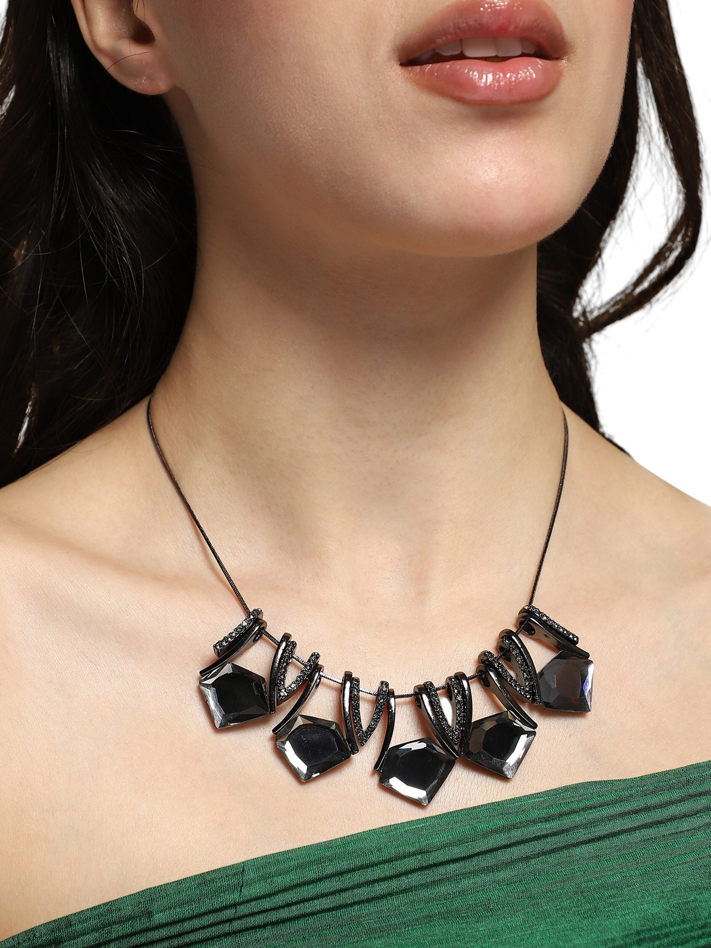 Lanțuri 'Roshni' de la SOHI pe negru: față