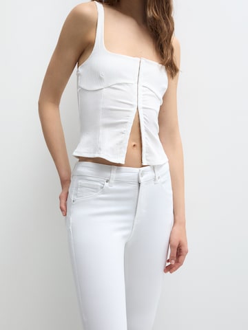 Coupe slim Jean Pull&Bear en blanc