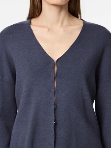 Cardigan 'PCTia' PIECES en bleu