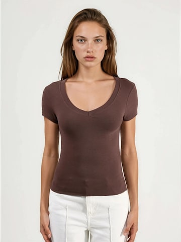 Busem Shirt in Brown: front