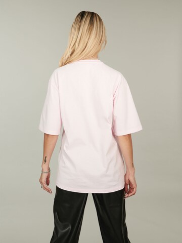 ABOUT YOU x Alina Eremia T-shirt 'Cosima' i rosa