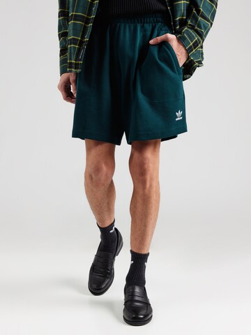 Regular Pantalon 'ESS' ADIDAS ORIGINALS en vert : devant