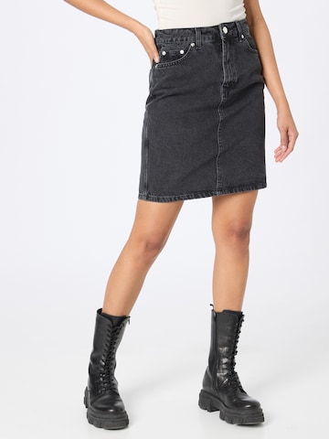Gestuz Skirt 'Dena' in Black: front