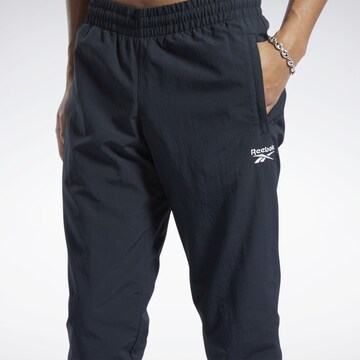 Reebok Tapered Broek 'Vector Track' in Zwart