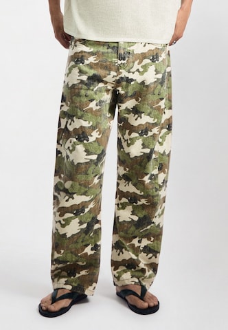Bershka Loosefit Jeans in Groen: voorkant