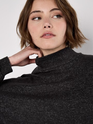 Pull-over ' ' Apricot en gris