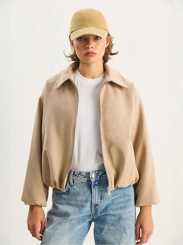 Bianco Lucci Tussenjas in Beige: voorkant