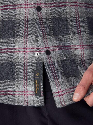 Next - Ajuste regular Camisa en gris