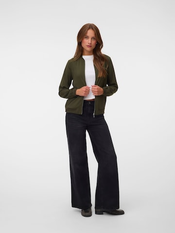 VERO MODA Välikausitakki 'VMCoco' värissä vihreä