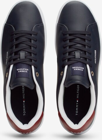 TOMMY HILFIGER Sneaker in Blau