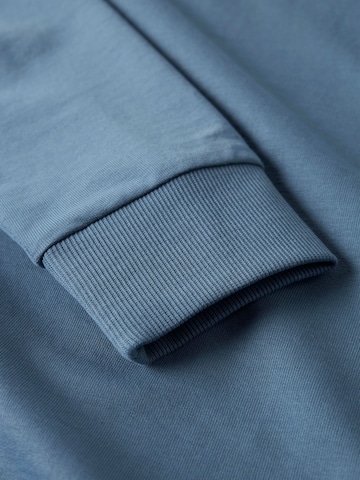 TWO SOON Sweatshirt i blå