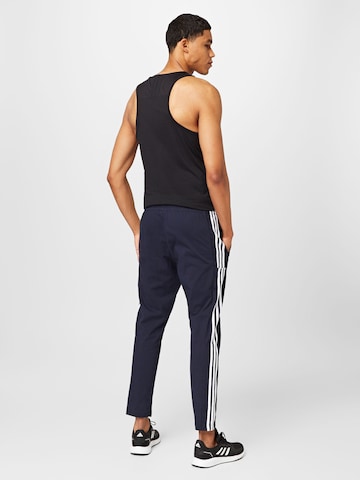 ADIDAS SPORTSWEAR - Slimfit Pantalón deportivo 'Essentials Tapered Open Hem 3-Stripes' en azul