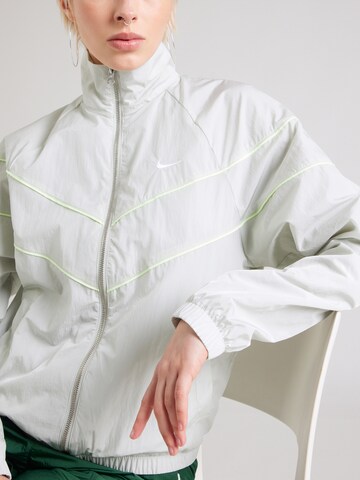 Nike Sportswear Демисезонная куртка в Серебристый