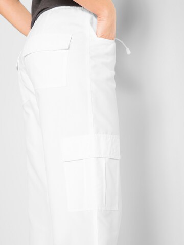 bonprix - regular Pantalón en negro