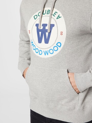 WOOD WOOD Sweatshirt 'Ian' in Grijs