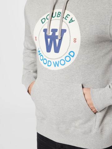 WOOD WOOD Sweatshirt 'Ian' in Grau