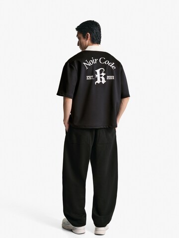 Fit confort Chemise Bershka en noir : devant