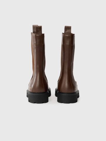 TOMMY HILFIGER - Botas Chelsea en marrón: atrás