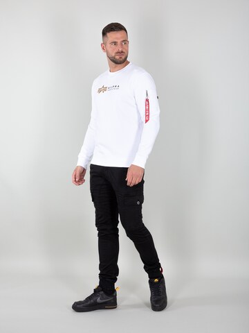 ALPHA INDUSTRIES Sweatshirt i vit