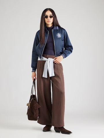 Tommy Jeans Φθινοπωρινό και ανοιξιάτικο μπουφάν 'VARSITY' σε μπλε