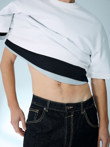 Bershka Суичър в бяло