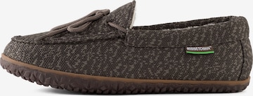 Minnetonka Mokkasiinit 'Eco Oak' värissä ruskea: etupuoli
