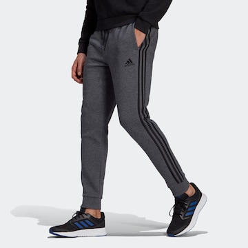 ADIDAS SPORTSWEAR Tapered Sporthose 'Essentials' in Grau: predná strana