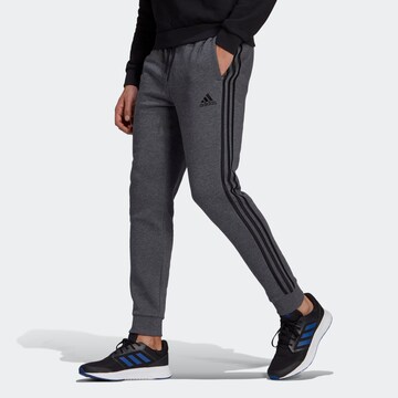 ADIDAS SPORTSWEAR Дънки Tapered Leg Спортен панталон 'Essentials' в сиво: отпред