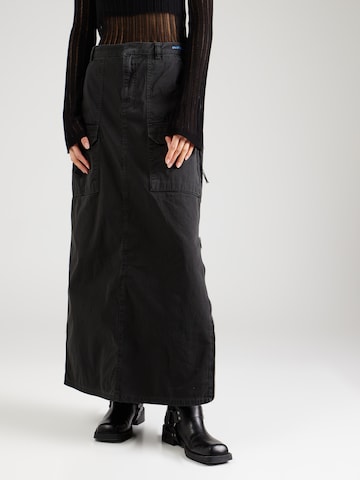 Oval Square Skirt 'Arrow' in Black: front