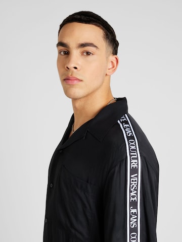 Comfort Fit Cămașă de la Versace Jeans Couture pe negru