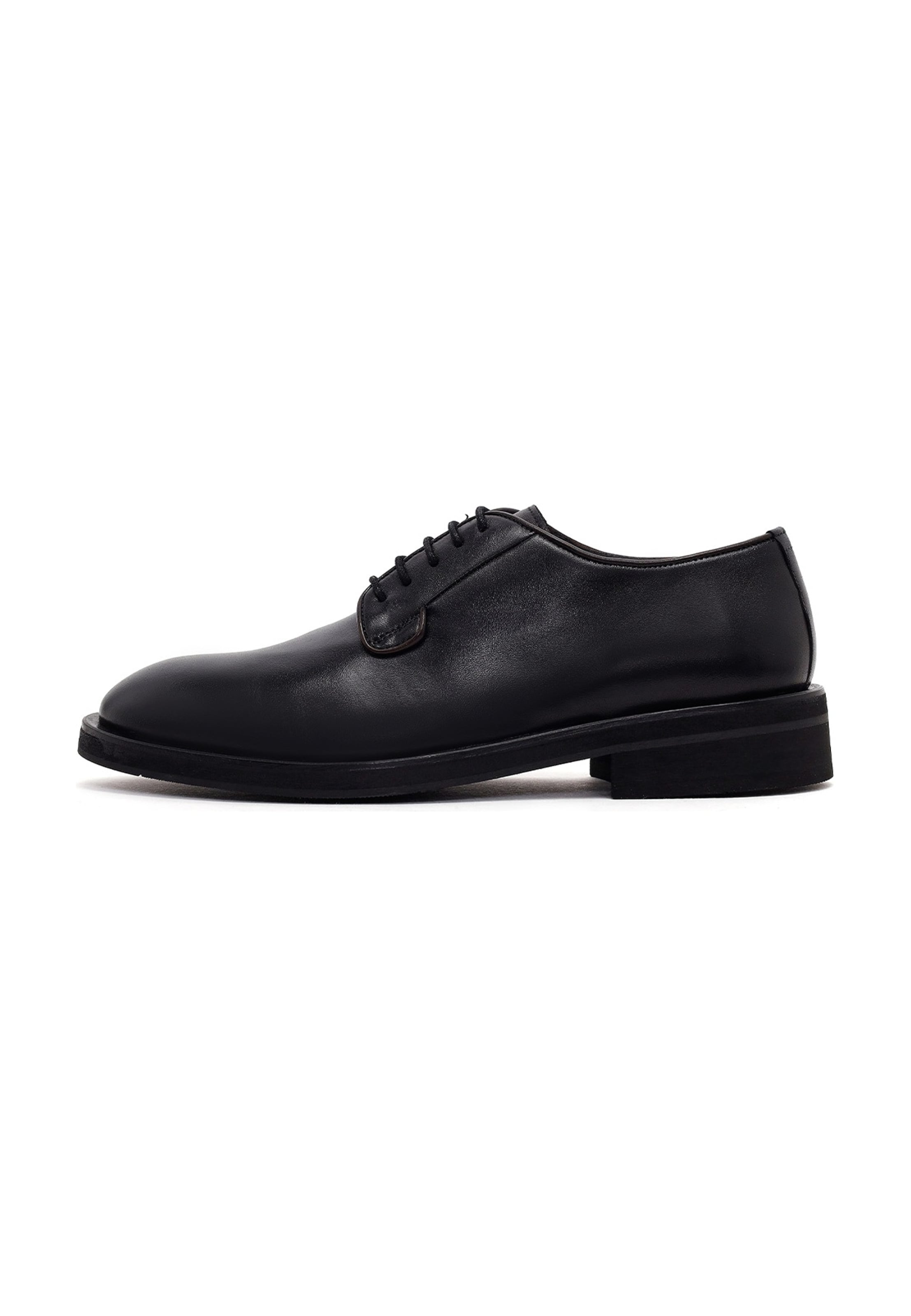 Derimod - Zapatos con cordón en negro: frente