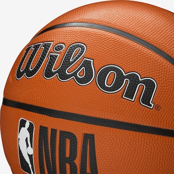 WILSON Ball 'NBA Drv Plus 5' in Braun