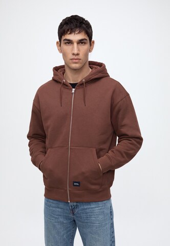 Veste de survêtement 'Norton' Vintage Industries en marron : devant