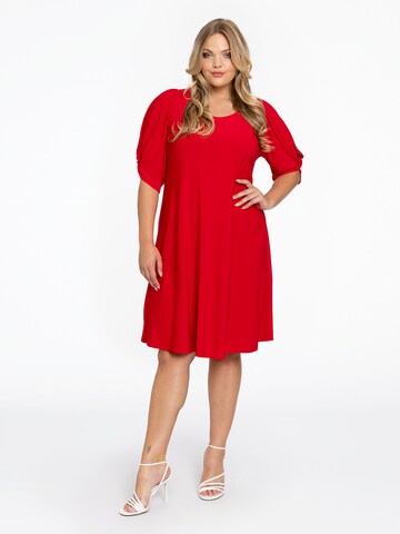 Yoek Dress in Red