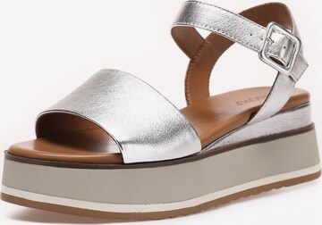 INUOVO Sandals in Silver: front